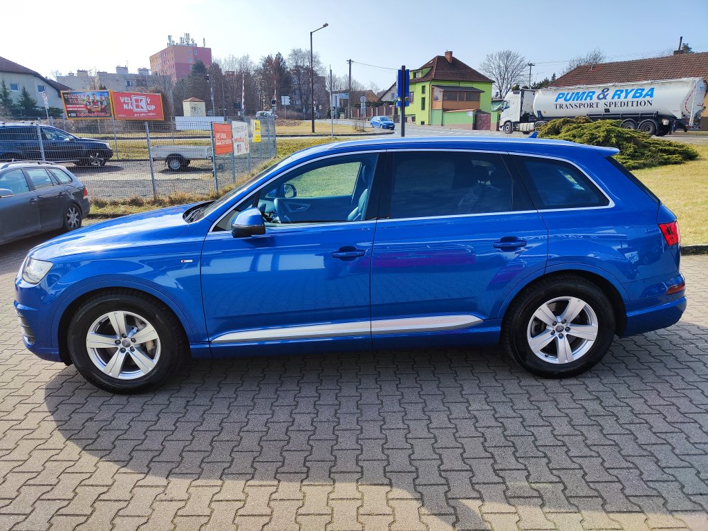 Audi Q7 S line 3.0TDI q.200kW 8AT 7míst,ČR,DPH,TZ,2x Kola