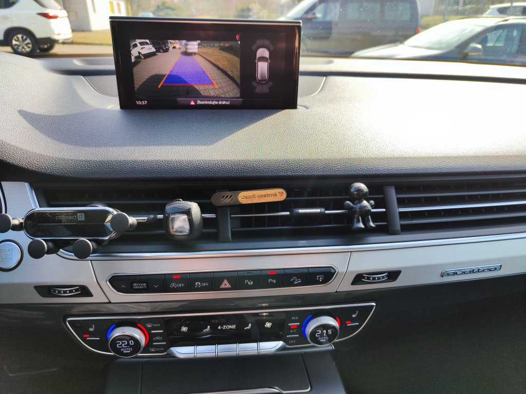 Audi Q7 S line 3.0TDI q.200kW 8AT 7míst,ČR,DPH,TZ,2x Kola