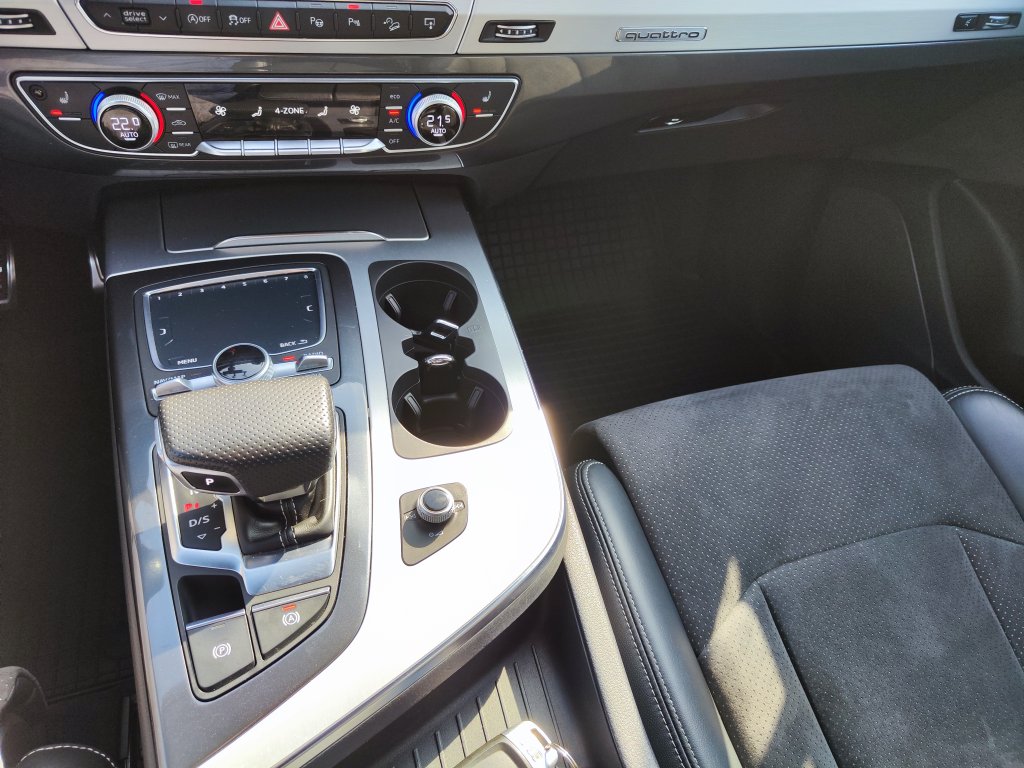 Audi Q7 S line 3.0TDI q.200kW 8AT 7míst,ČR,DPH,TZ,2x Kola