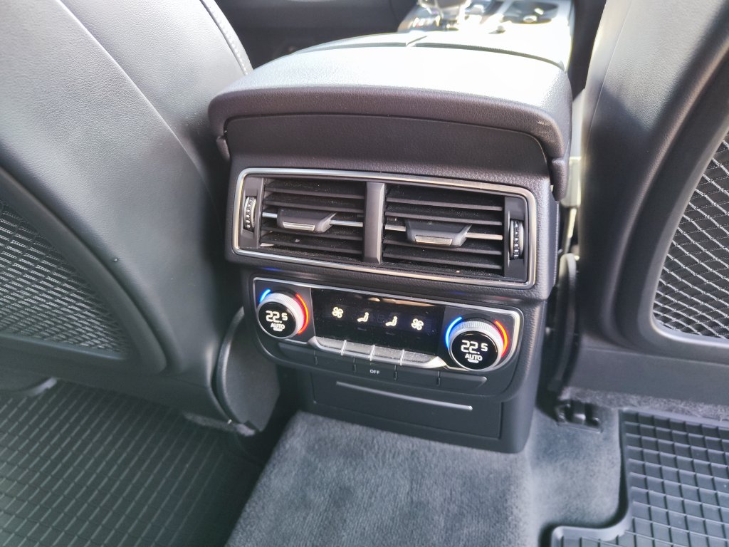 Audi Q7 S line 3.0TDI q.200kW 8AT 7míst,ČR,DPH,TZ,2x Kola