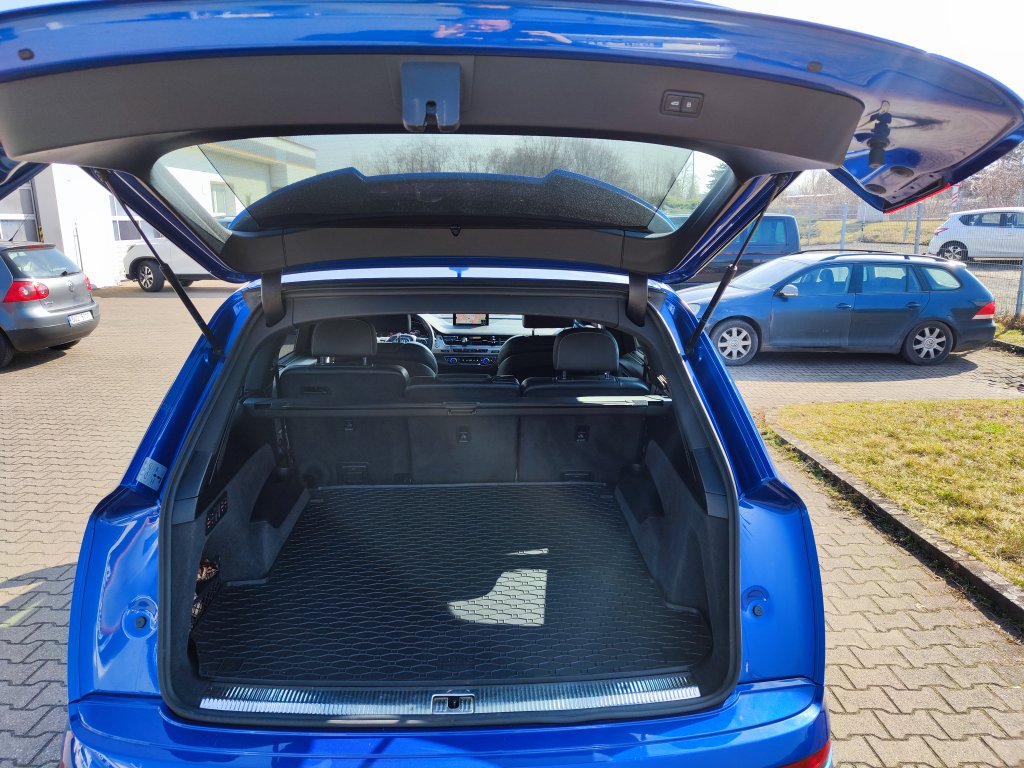 Audi Q7 S line 3.0TDI q.200kW 8AT 7míst,ČR,DPH,TZ,2x Kola