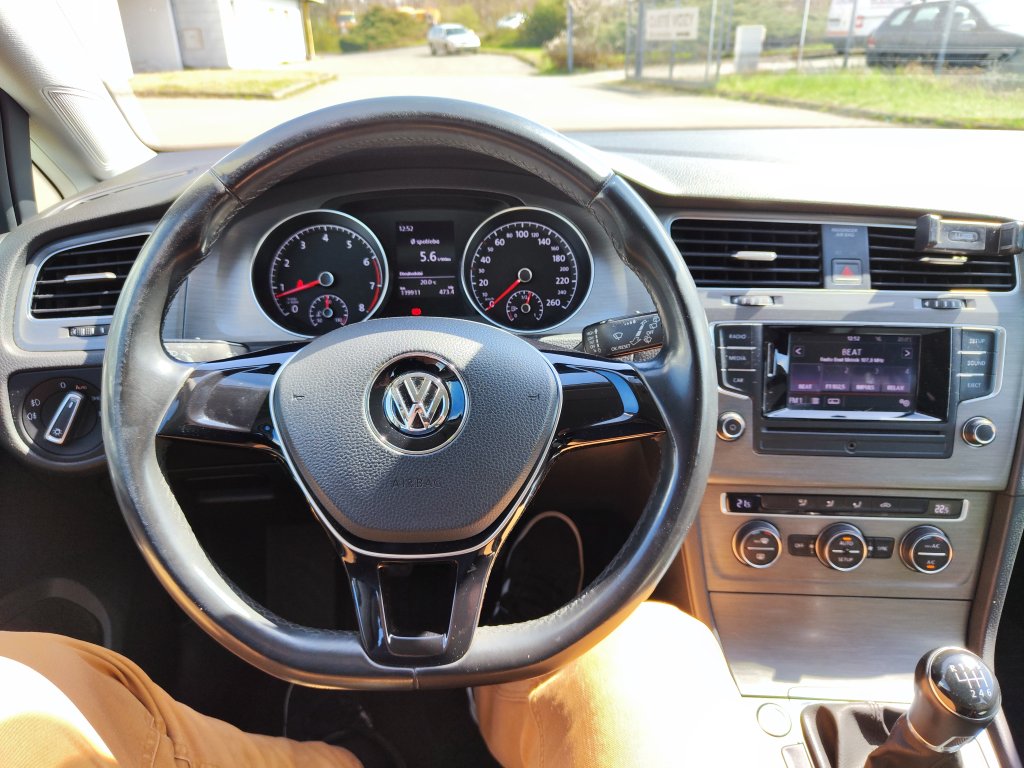 VW GOLF Comfortline 1.2 TSI 77 kW 6st.Manuál,ČR,1.Majitel,Pův.lak,2x kola