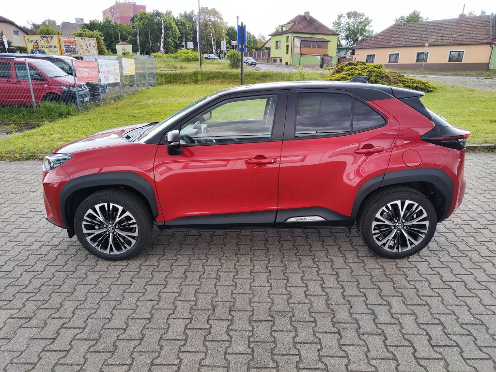 Toyota YARIS CROSS Executive Hybrid(HEV),ČR,1.MAJITEL,DPH,Pův.lak,2xPneu