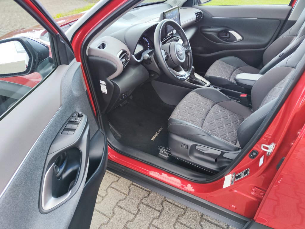 Toyota YARIS CROSS Executive Hybrid(HEV),ČR,1.MAJITEL,DPH,Pův.lak,2xPneu