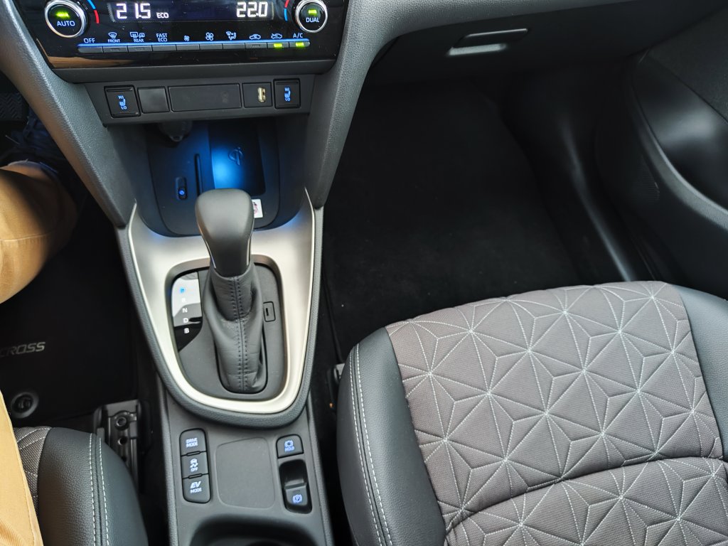 Toyota YARIS CROSS Executive Hybrid(HEV),ČR,1.MAJITEL,DPH,Pův.lak,2xPneu