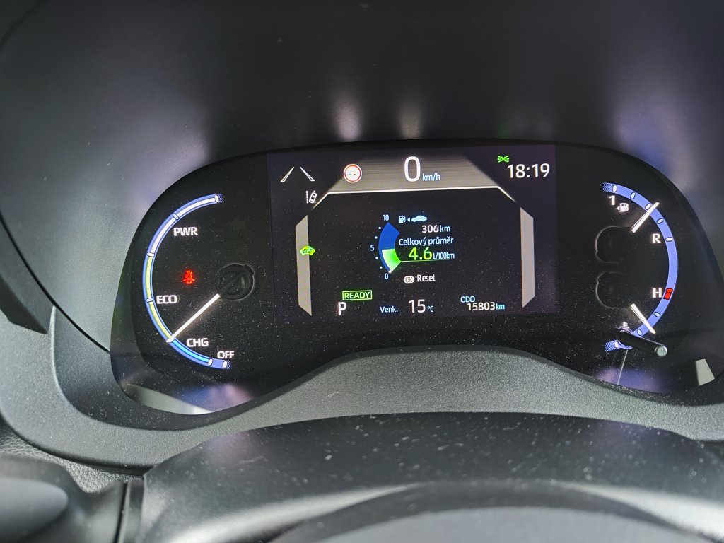 Toyota YARIS CROSS Executive Hybrid(HEV),ČR,1.MAJITEL,DPH,Pův.lak,2xPneu