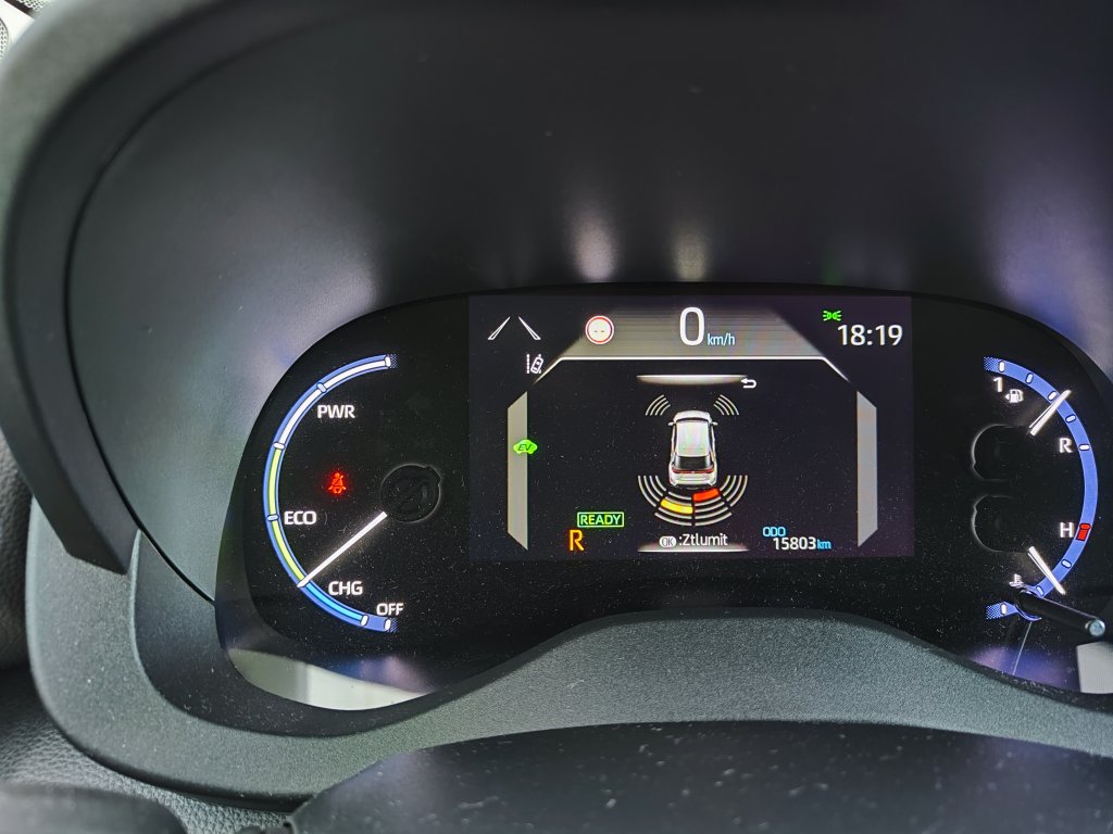 Toyota YARIS CROSS Executive Hybrid(HEV),ČR,1.MAJITEL,DPH,Pův.lak,2xPneu