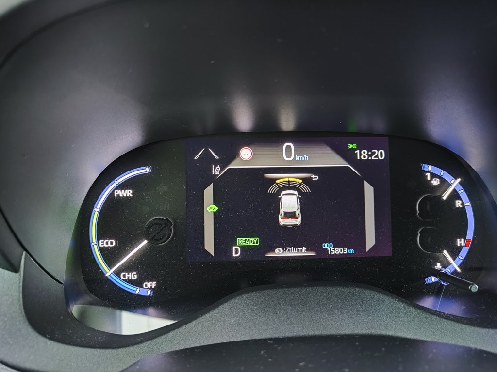 Toyota YARIS CROSS Executive Hybrid(HEV),ČR,1.MAJITEL,DPH,Pův.lak,2xPneu