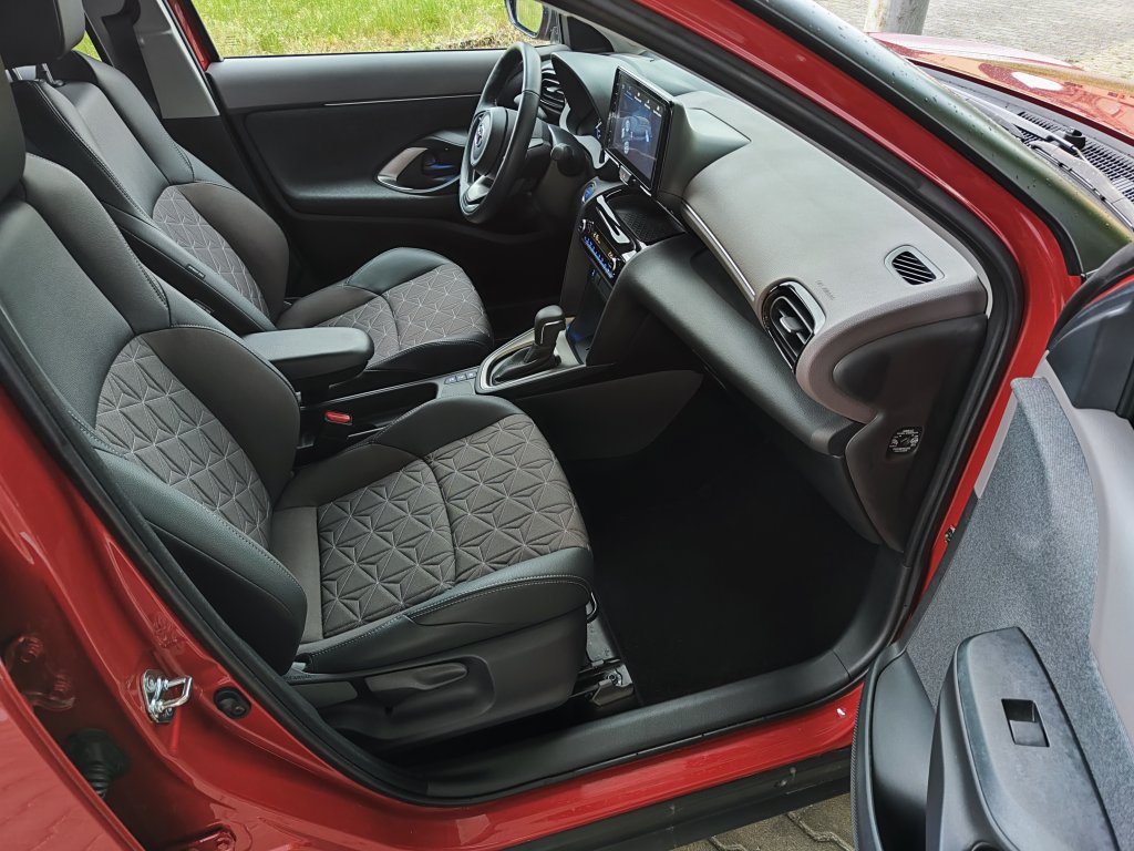 Toyota YARIS CROSS Executive Hybrid(HEV),ČR,1.MAJITEL,DPH,Pův.lak,2xPneu