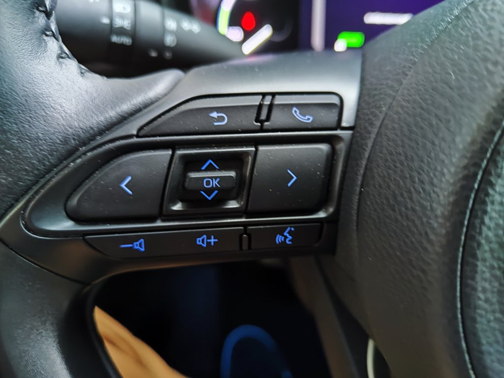 Toyota YARIS CROSS Executive Hybrid(HEV),ČR,1.MAJITEL,DPH,Pův.lak,2xPneu