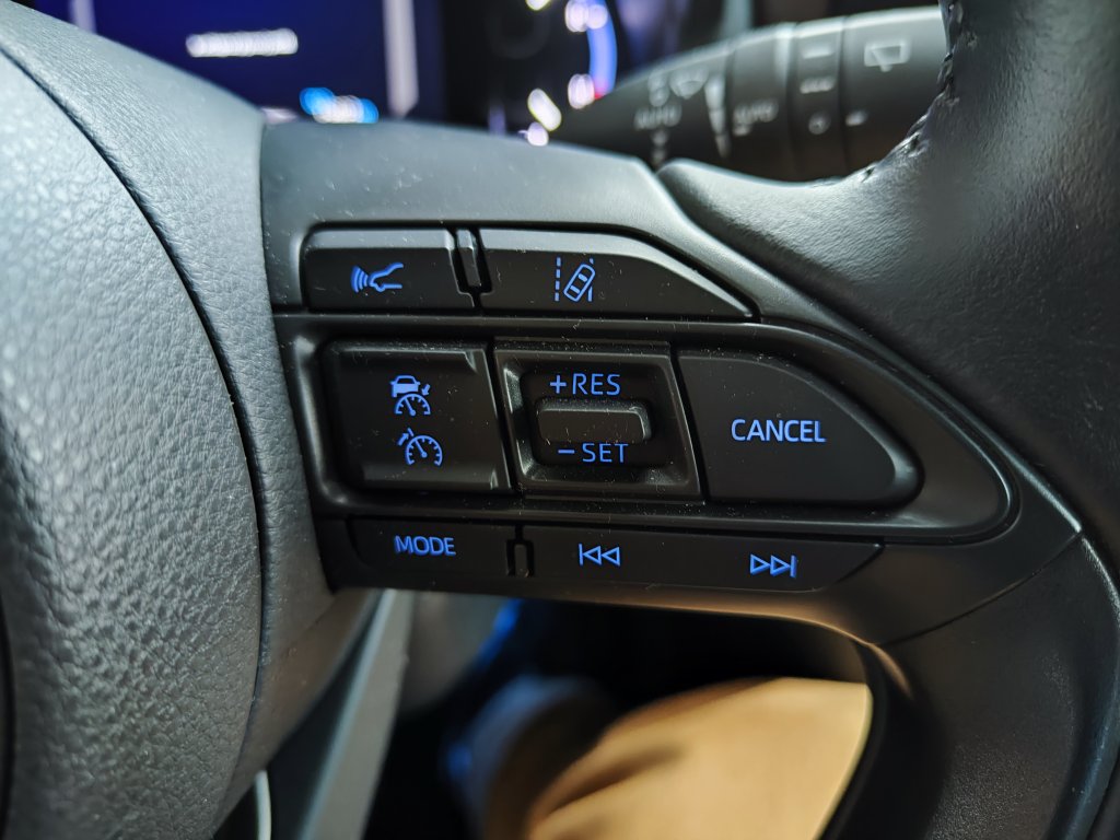 Toyota YARIS CROSS Executive Hybrid(HEV),ČR,1.MAJITEL,DPH,Pův.lak,2xPneu