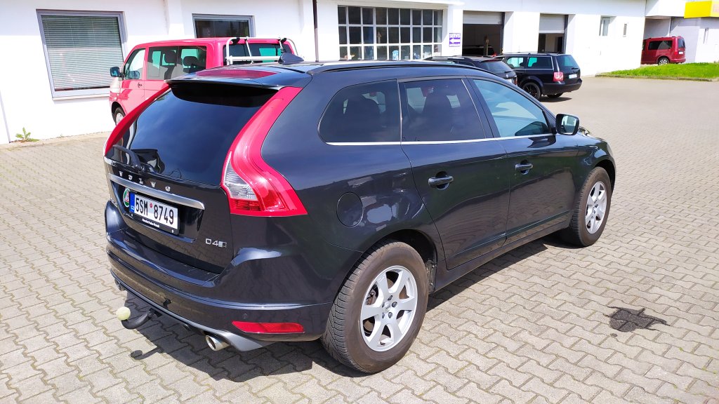 Volvo XC60 D4 5ti válec 2.4 140kW R-DESIGN AWD 6AT, TZ, Nez.Topení, DPH