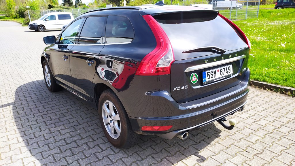 Volvo XC60 D4 5ti válec 2.4 140kW R-DESIGN AWD 6AT, TZ, Nez.Topení, DPH