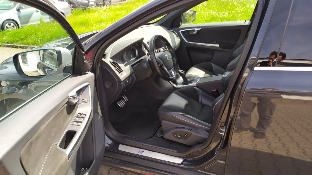 Volvo XC60 D4 5ti válec 2.4 140kW R-DESIGN AWD 6AT, TZ, Nez.Topení, DPH