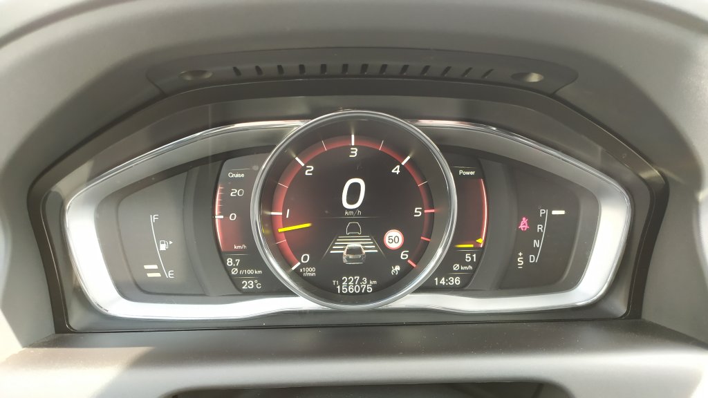 Volvo XC60 D4 5ti válec 2.4 140kW R-DESIGN AWD 6AT, TZ, Nez.Topení, DPH