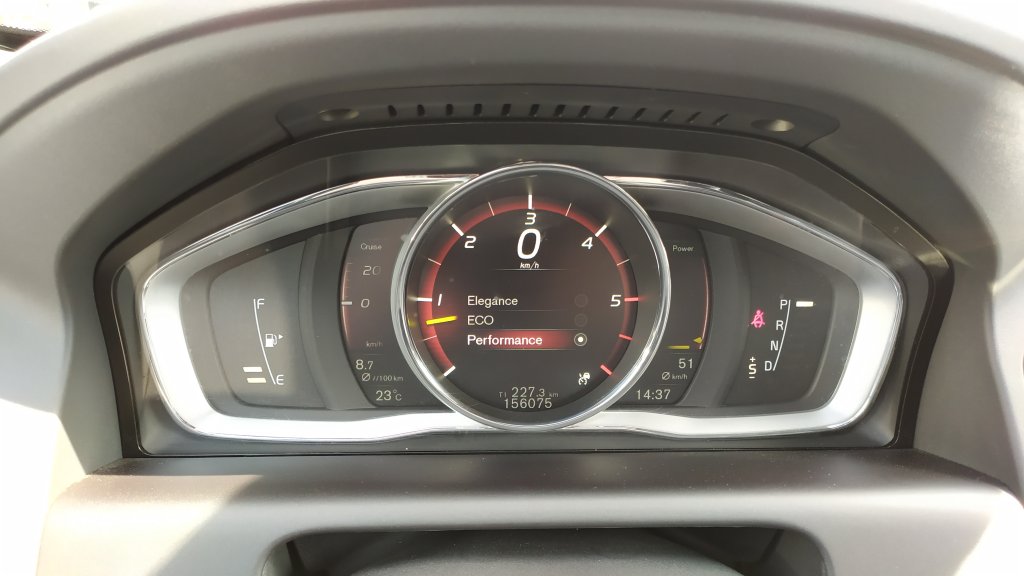 Volvo XC60 D4 5ti válec 2.4 140kW R-DESIGN AWD 6AT, TZ, Nez.Topení, DPH