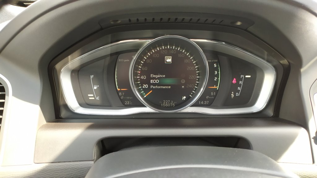 Volvo XC60 D4 5ti válec 2.4 140kW R-DESIGN AWD 6AT, TZ, Nez.Topení, DPH