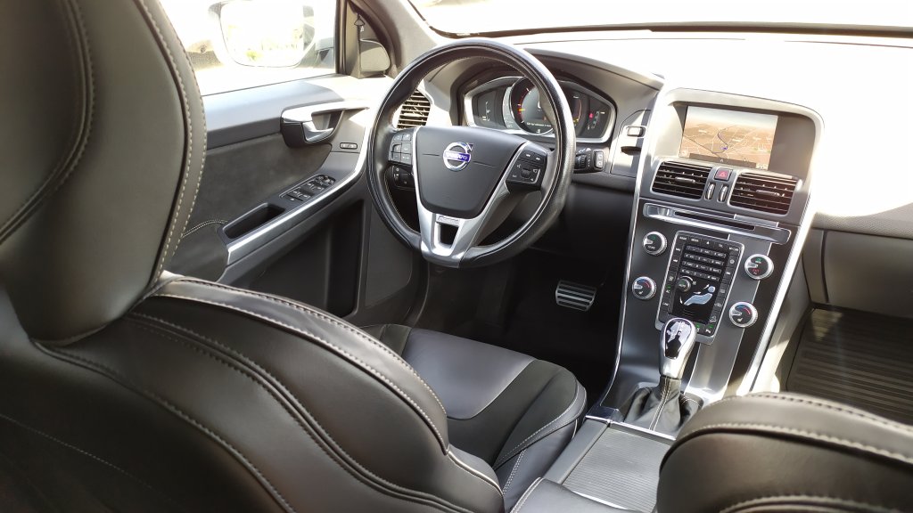 Volvo XC60 D4 5ti válec 2.4 140kW R-DESIGN AWD 6AT, TZ, Nez.Topení, DPH