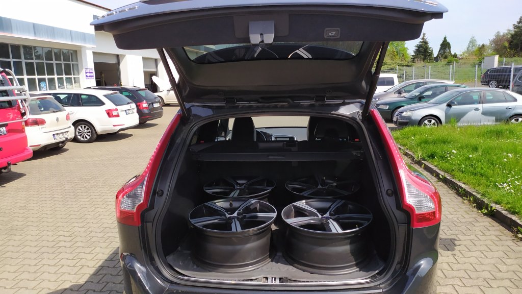 Volvo XC60 D4 5ti válec 2.4 140kW R-DESIGN AWD 6AT, TZ, Nez.Topení, DPH