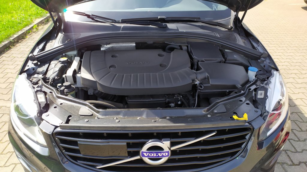 Volvo XC60 D4 5ti válec 2.4 140kW R-DESIGN AWD 6AT, TZ, Nez.Topení, DPH