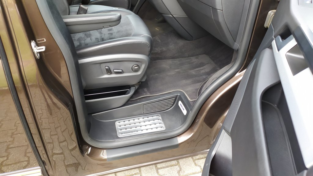 VW MULTIVAN Highline 2.0 TDI 110kW 4M 7DSG,ČR,1.MAJITEL +Spací Vestavba