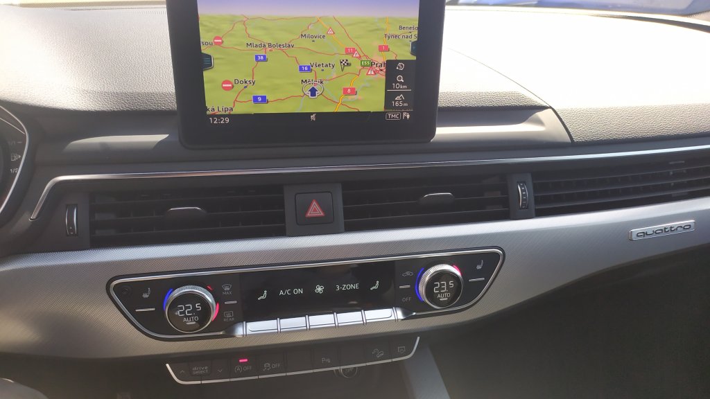 Audi A4 ALLROAD 3.0 TDI V6 quattro S tronic,ČR,1.M.,DPH,jen 78 tis.km!