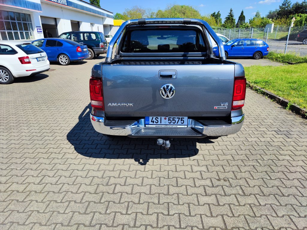 VW AMAROK Highline V6 3.0 TDI 150 kW 4M 8AT,ČR,1.M,jen 33 tkm!TZ,LED