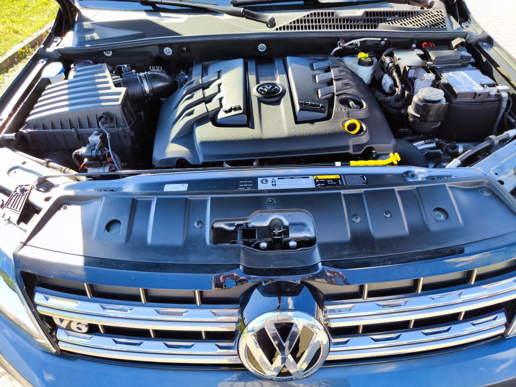 VW AMAROK Highline V6 3.0 TDI 150 kW 4M 8AT,ČR,1.M,jen 33 tkm!TZ,LED